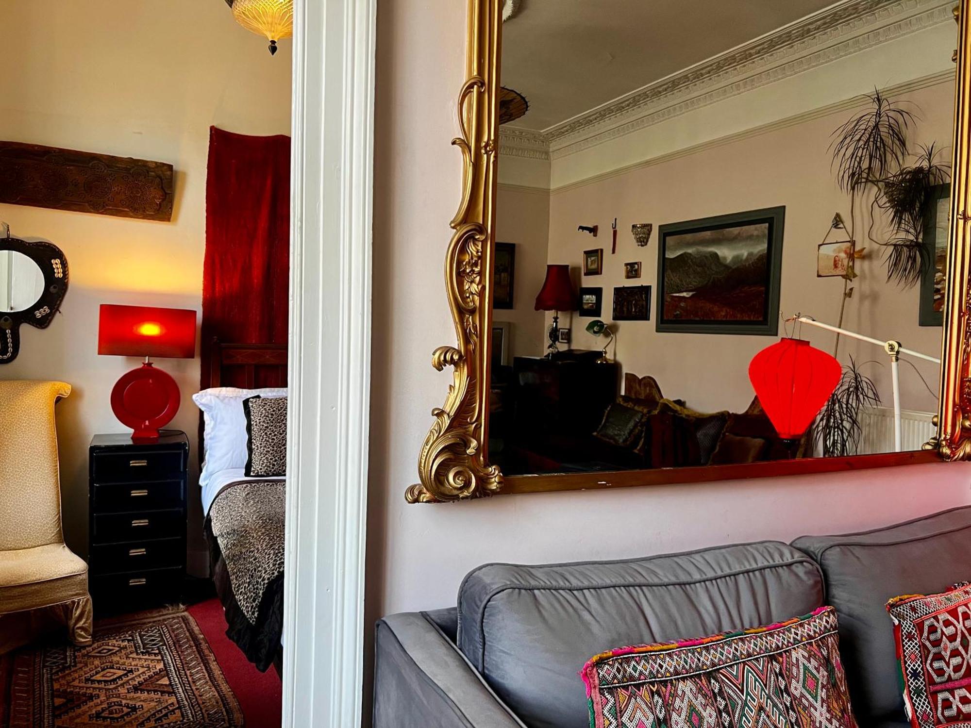 Central Apartment With Parking, Original Art And Antiques Edinburgh Dış mekan fotoğraf