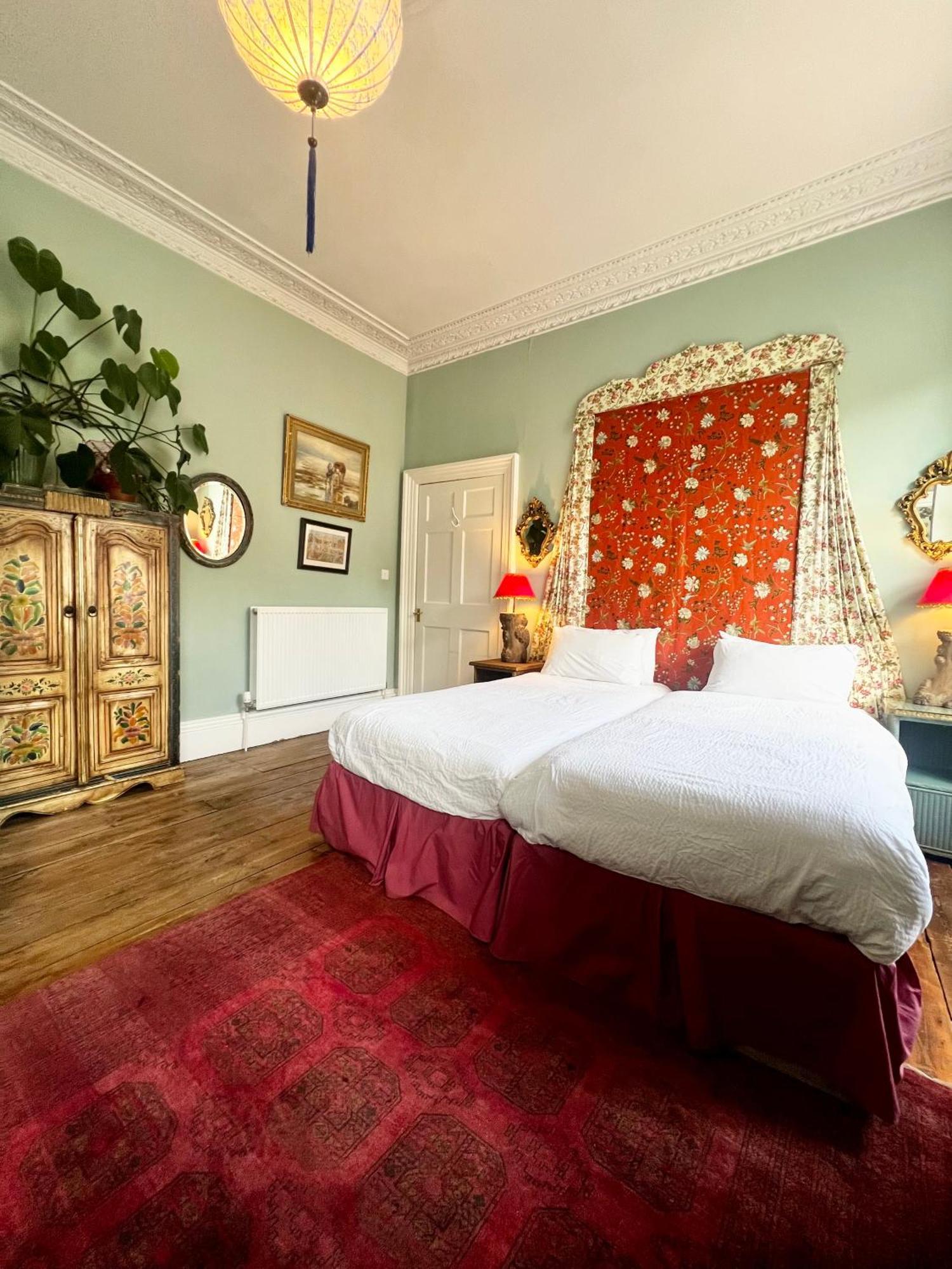 Central Apartment With Parking, Original Art And Antiques Edinburgh Dış mekan fotoğraf