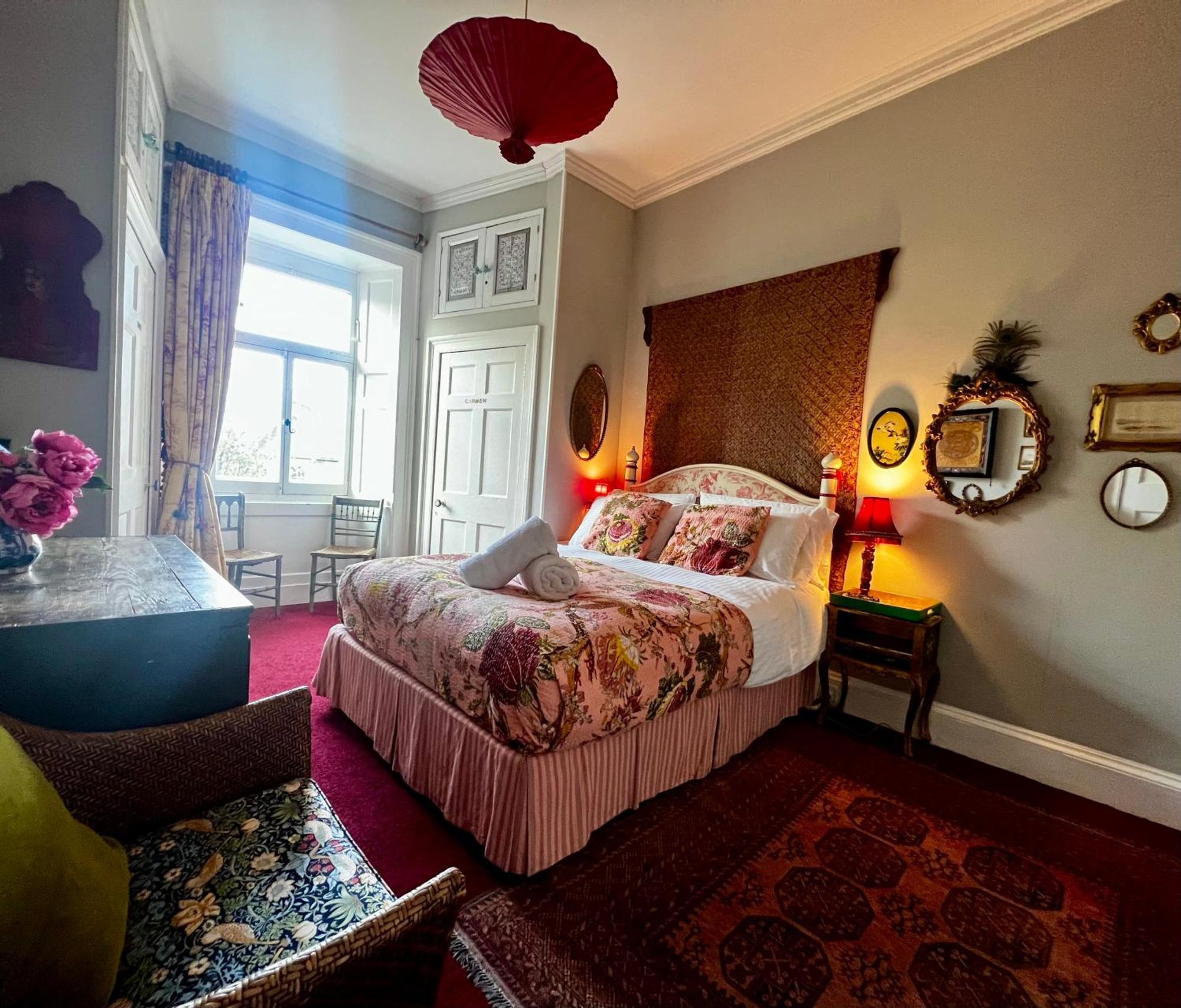 Central Apartment With Parking, Original Art And Antiques Edinburgh Dış mekan fotoğraf
